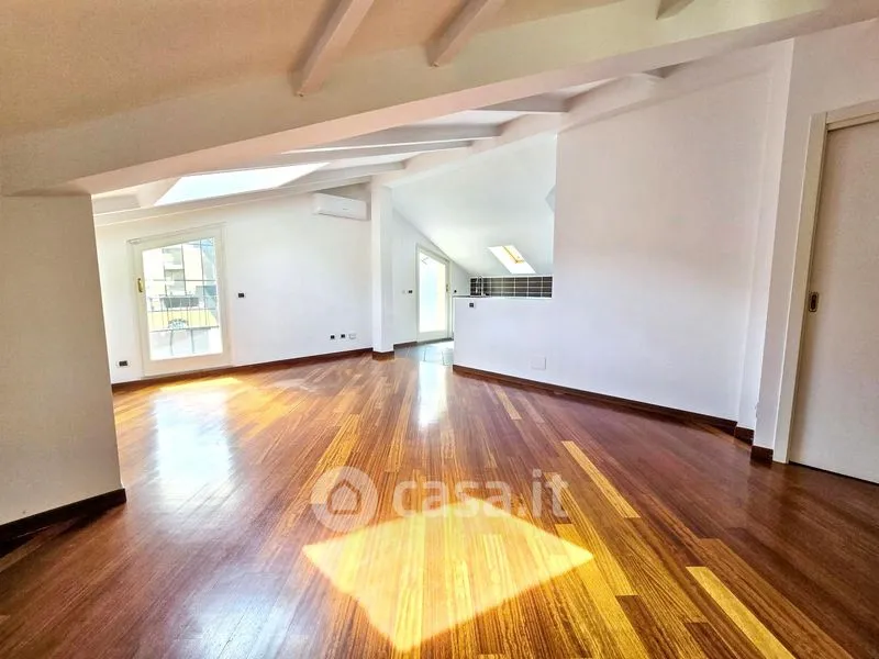 Pièces - Mansard Apartment with Terrace in Monza