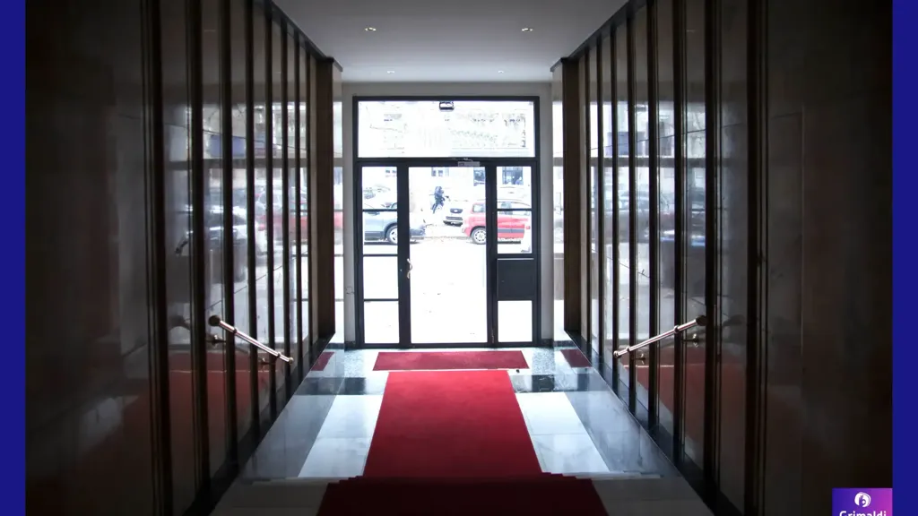 Esik - Modernised Apartment with Balcony in Milan