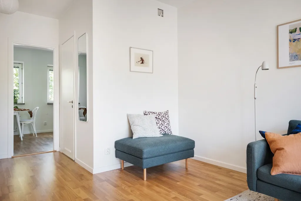 Séjour - Bright Two-Bedroom Flat with South-Facing Balcony