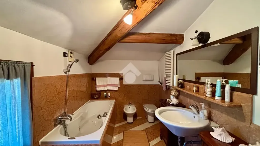 Bagni - Historic Villa with Pool in Sona