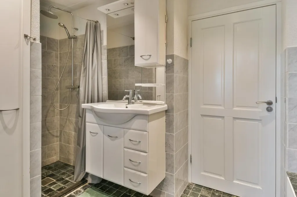 Salles de bain - Corner Apartment with Balcony in Keizer Karelpark, Amstelveen