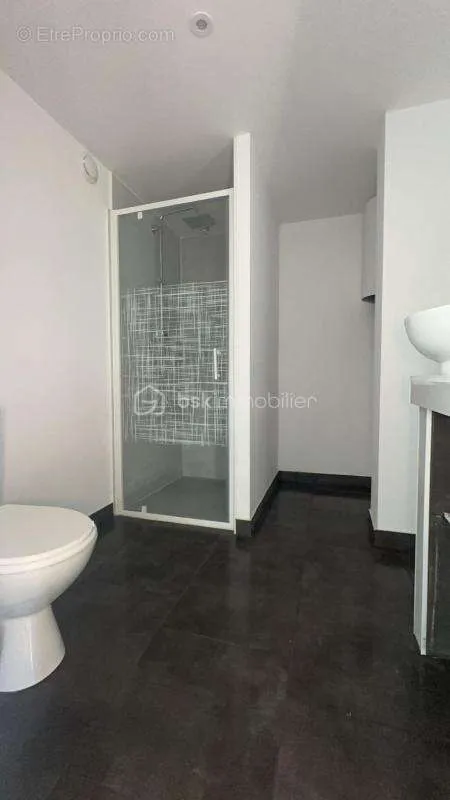 Vannitoad - Mixed-Use Property with Pool in Monseret