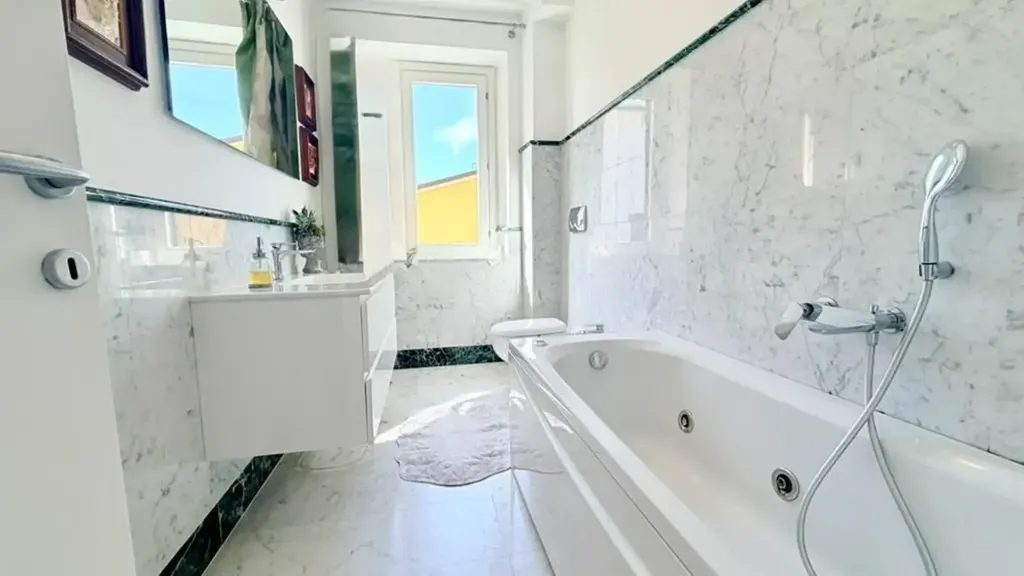 Salles de bain - Apartment with Garden in Central Massa