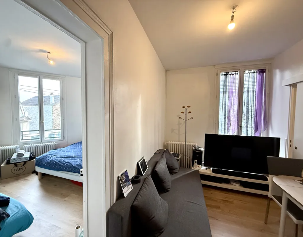 Elutuba - 2-Bedroom Flat with Private Cellar in Bondy
