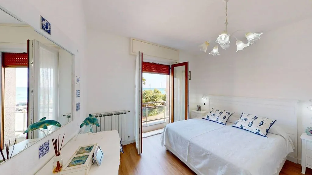 Magamistoad - Luxury Seafront Apartment in Albenga