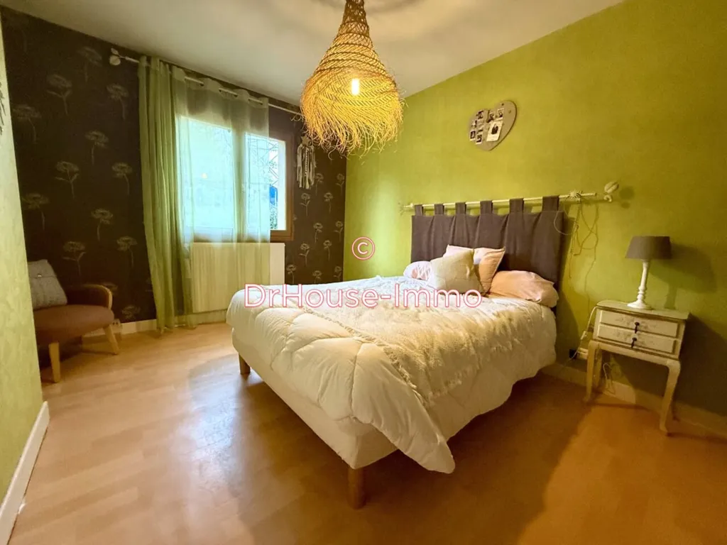 Chambres - Maison Traditionnelle avec Balcon à Dampniat
