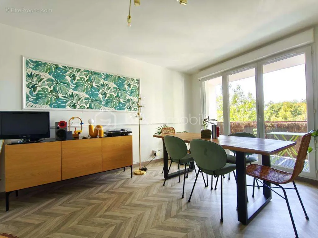 Sala da pranzo - T3 Apartment with Balconies in Orléans