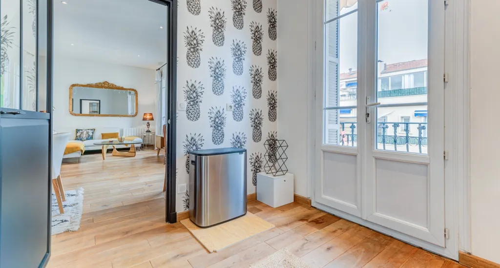 Esik - Renovated 2-Bedroom Apartment in Nice Centre
