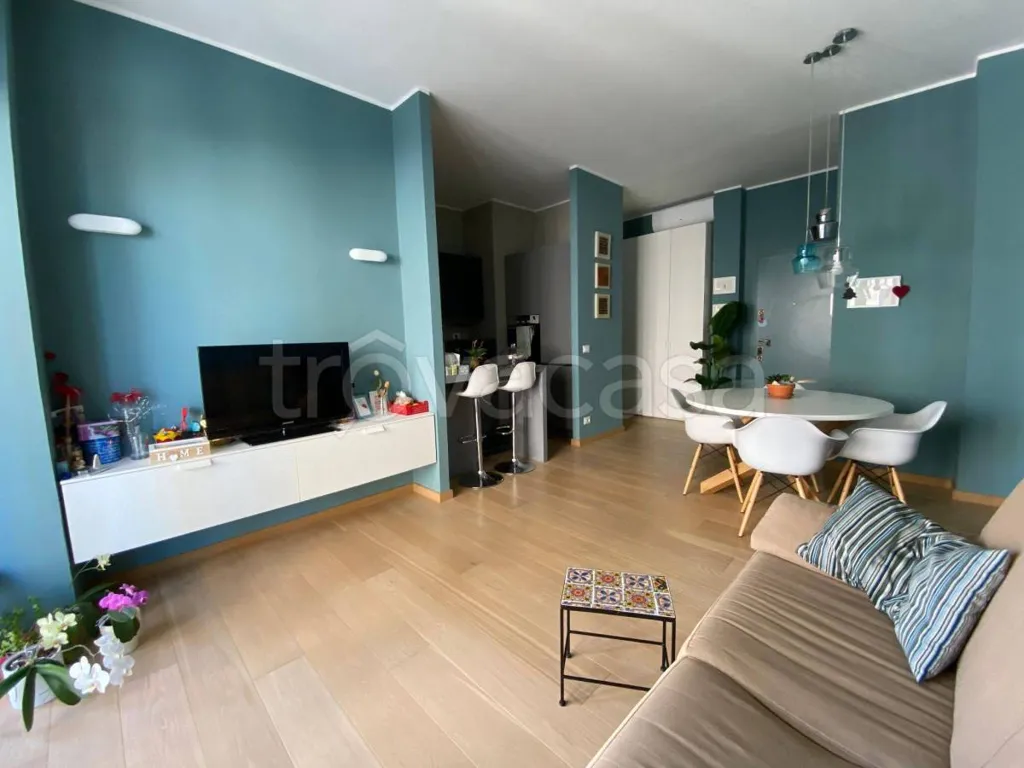 Elutuba - Modernised 2-Bed Flat with Balcony in San Mauro Torinese