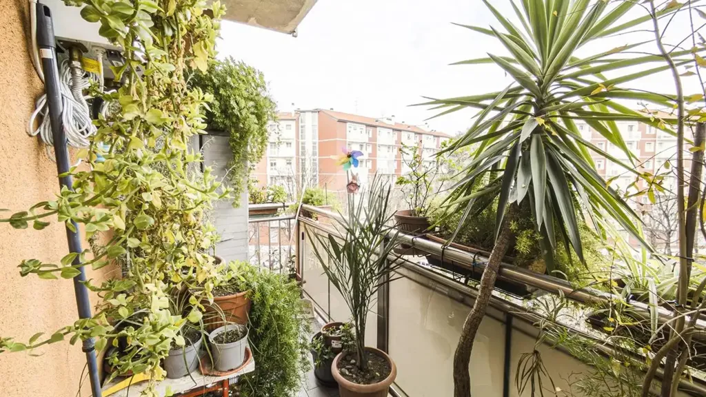 Rõdu - Rustic-Style Flat with Balcony in Milan