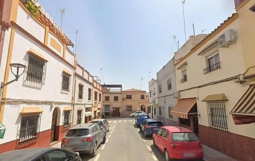Exterior - Occupied Chalet with Street View in La Paz