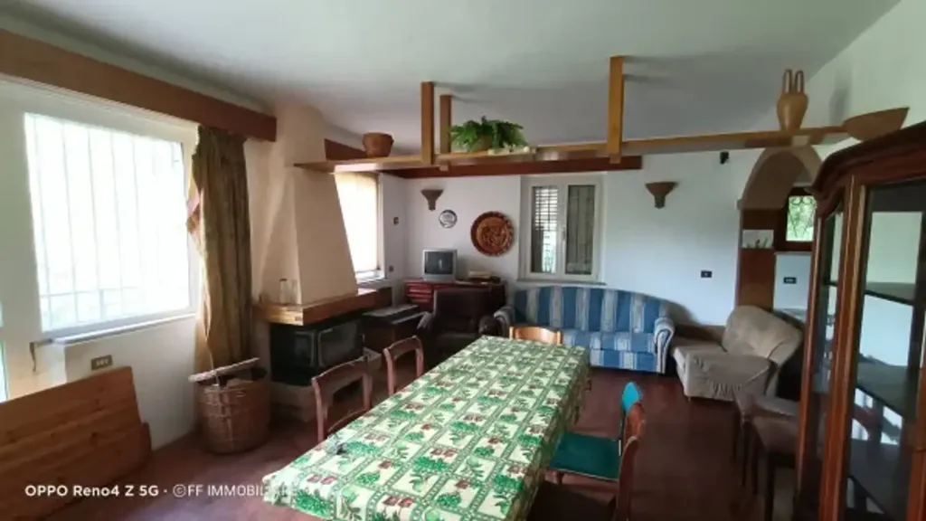 Sala da pranzo - Villa with Garden in Sefro