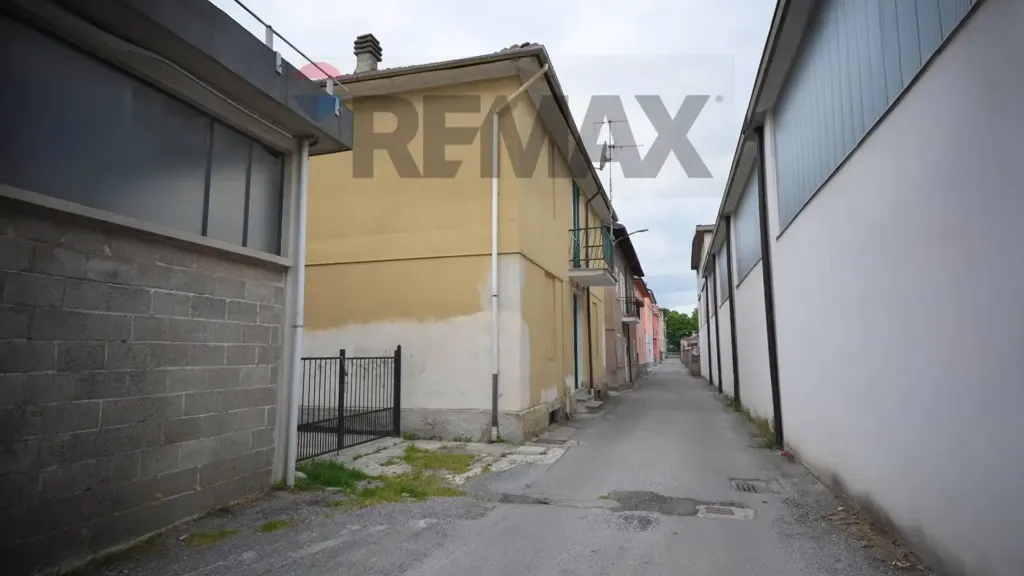 Garden - Independent House with Balcony in Carcare