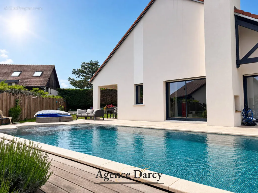 Piscine - Maison Familiale avec Piscine à Daix