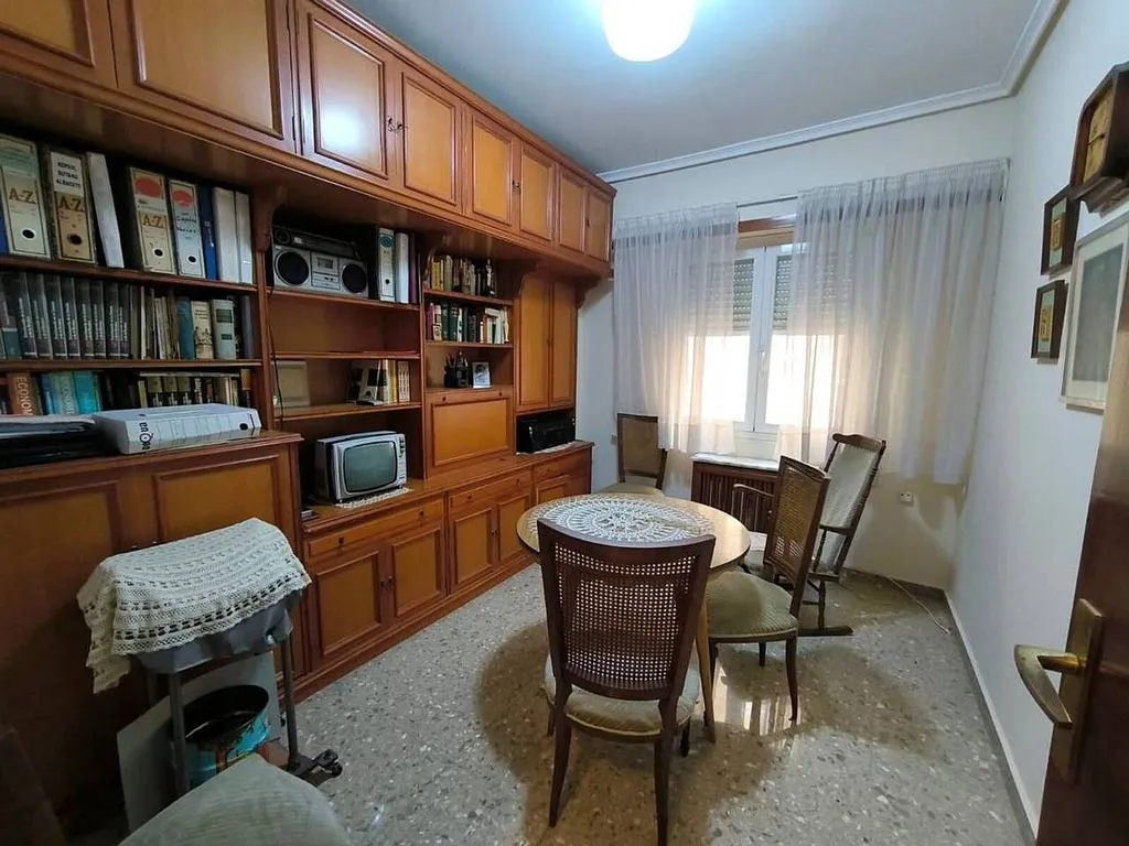 Kabinet - Spacious Apartment with Balcony in Albacete