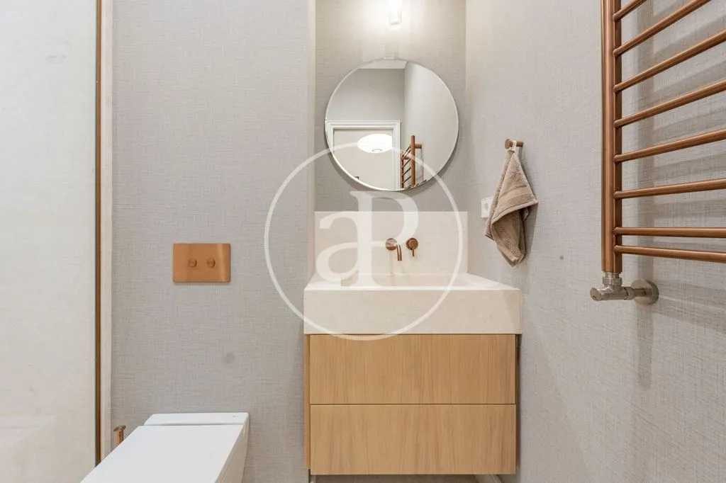 Bagni - Refurbished Flat with Balcony in Chueca, Madrid