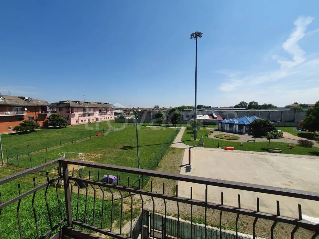 Rõdu - Rental Flat with Balcony in Rondissone