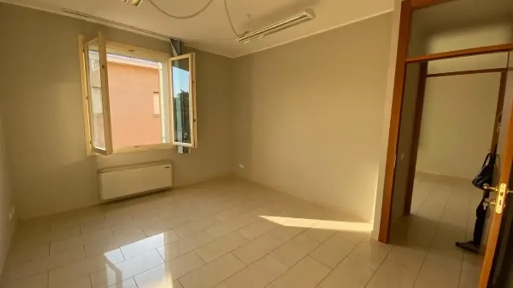 Toad - Converted Office to Apartment in Vignola Centre