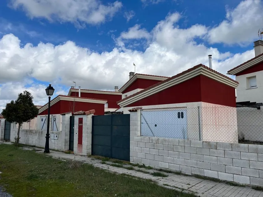Exterior - Chalet with Garden near Avila