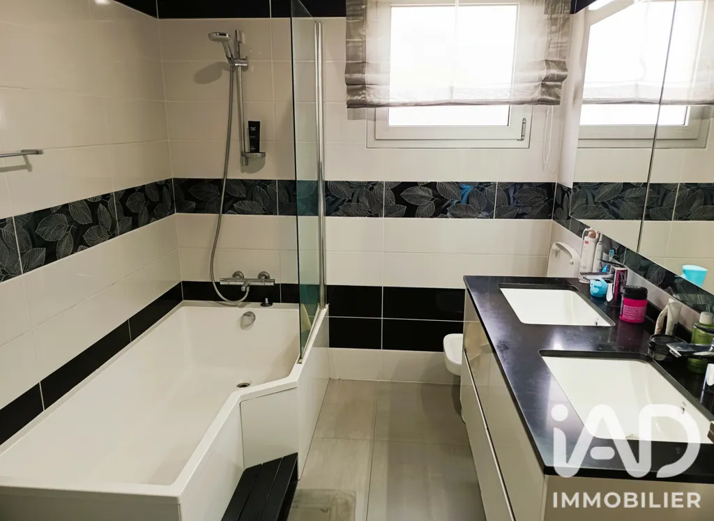 Bagni - Contemporary Villa with Pool in Foix