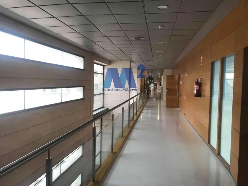 Ingresso - Representative Building with Office Space in Soto de la Moraleja