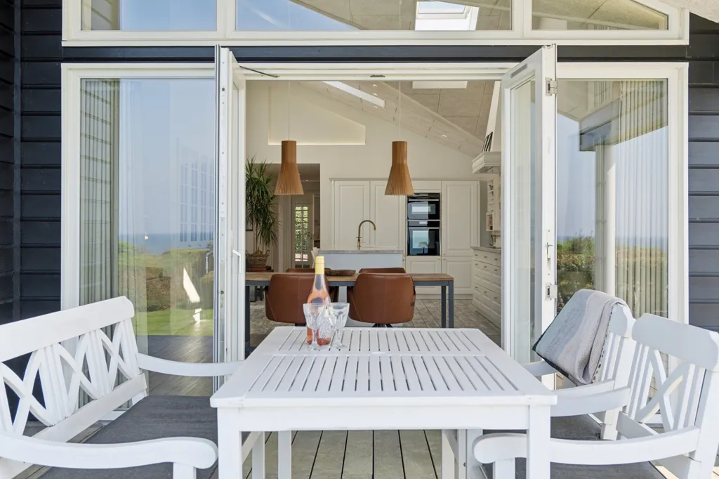 Terrasse - Modern Summerhouse with Water View at Storebælt