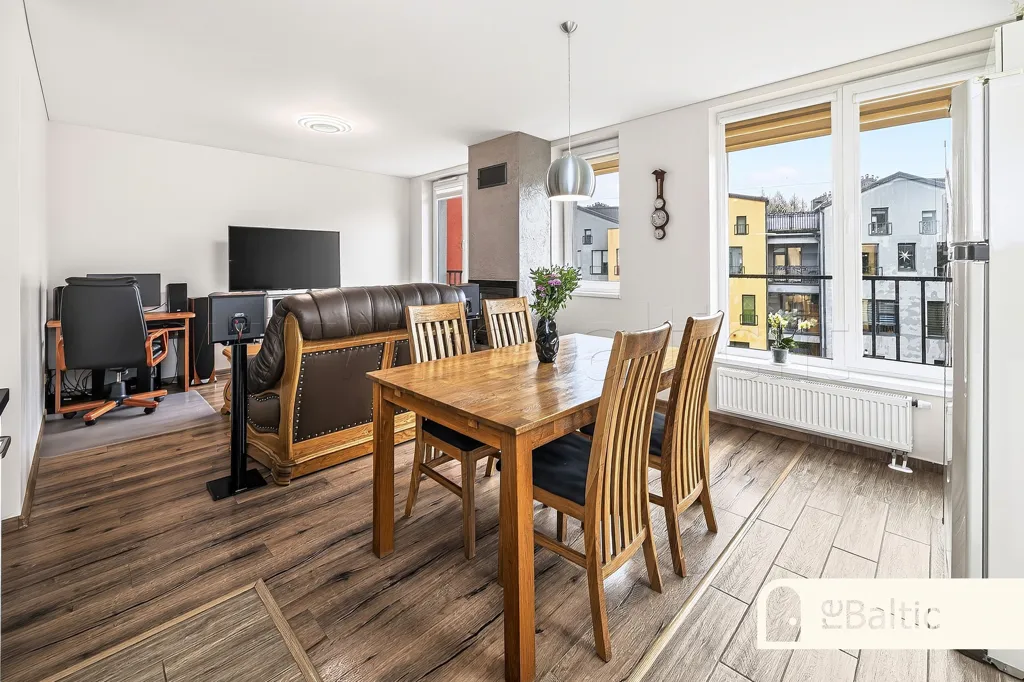 Salle à manger - Two-Storey Apartment with Fireplace in Burbiškės