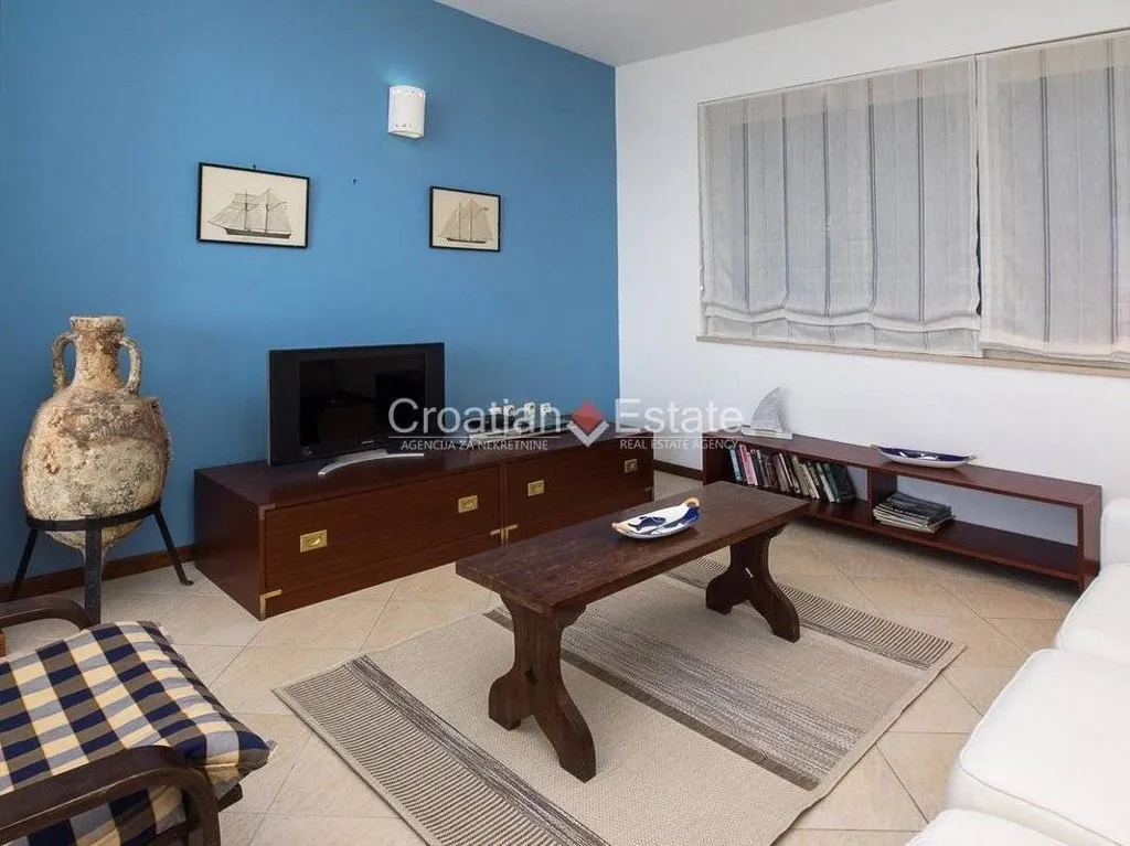 Séjour - Beachfront House with Pools in Postira