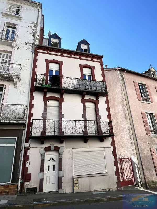 Esterno - Duplex Building with Balcony near Sanctuaries