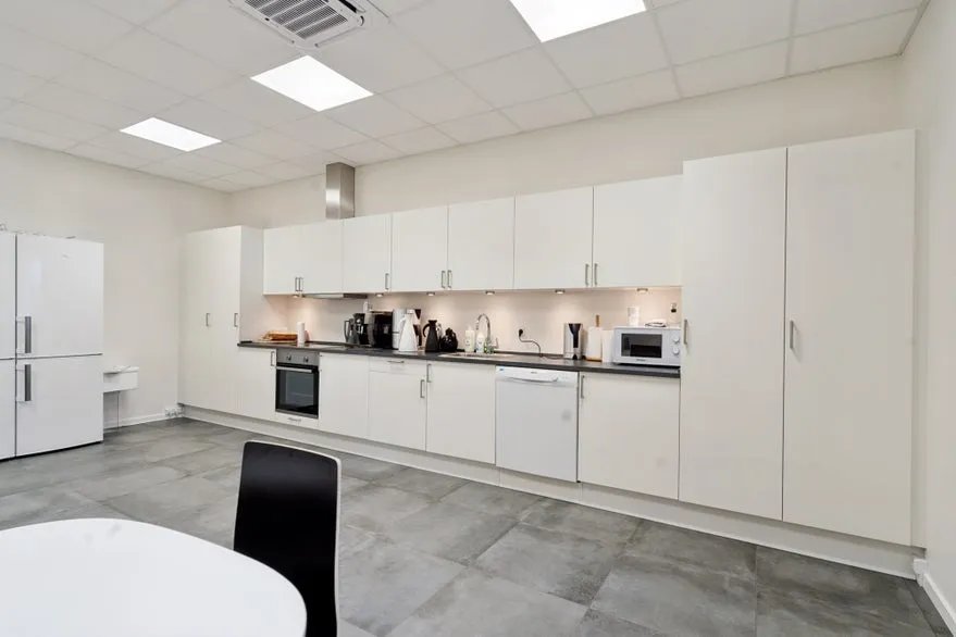 Köök - Office Space with Parking in Odense C