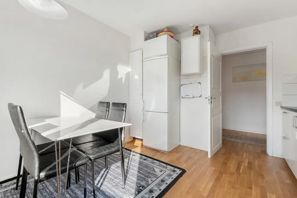 Salle à manger - 3-Room Apartment with Balcony in Akalla