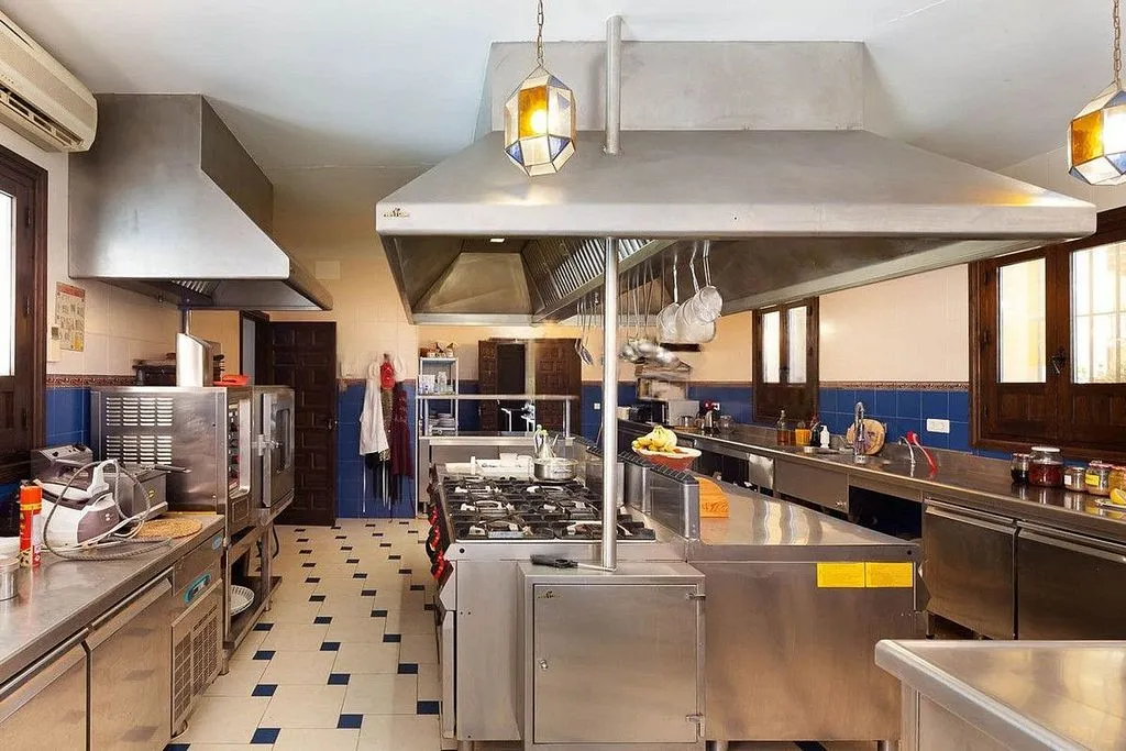 Kitchen - Andalusian Cortijo with Pool in Almogía
