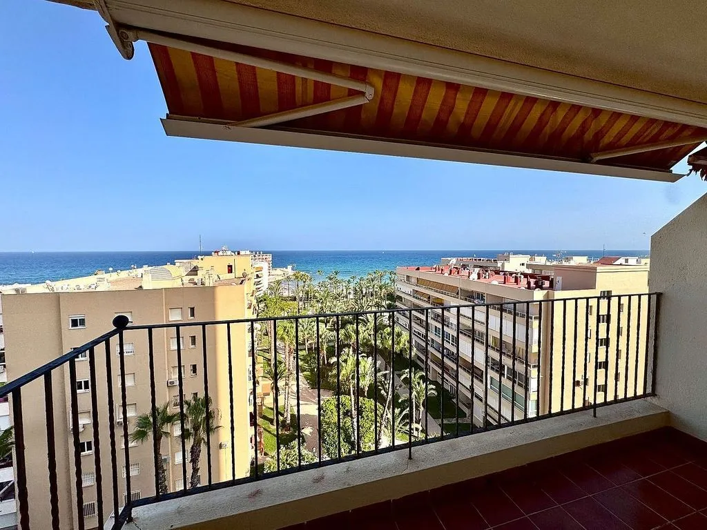 Balcon - Seaside Apartment with Pool in Torrevieja