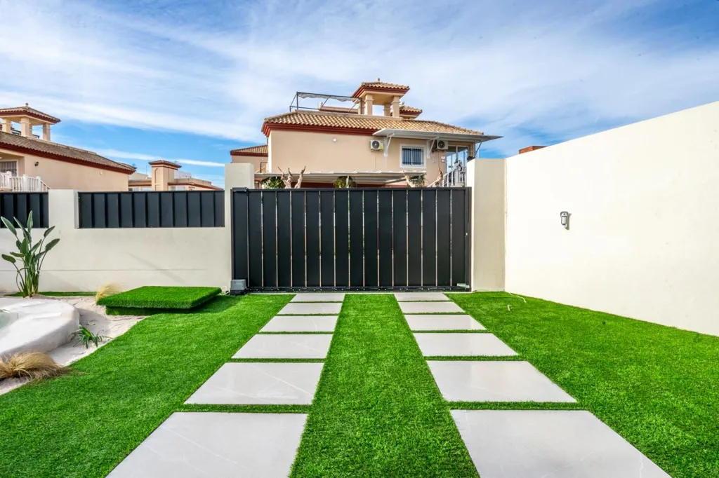Giardino - Architectural Villa with Private Pool in Roldán