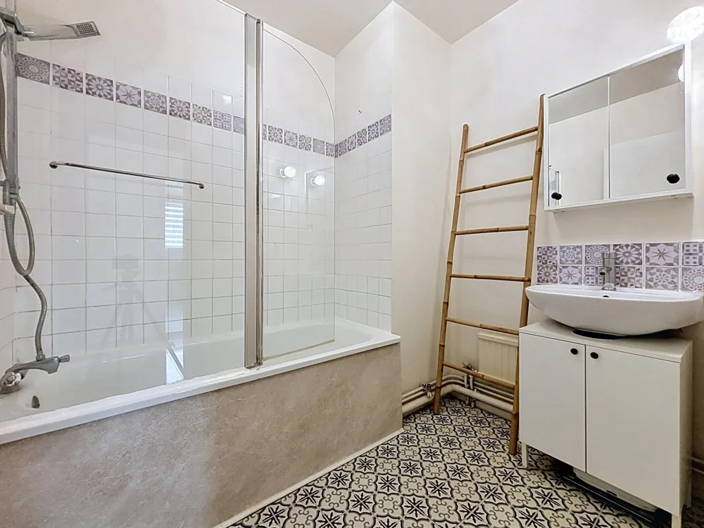Vannitoad - 3-Bed Flat near Park in Elancourt