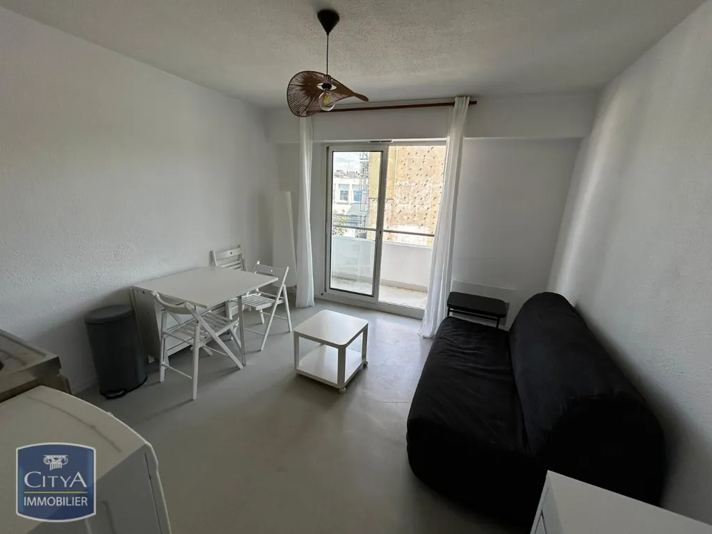 Séjour - Studio avec Balcon dans le Centre de Cholet