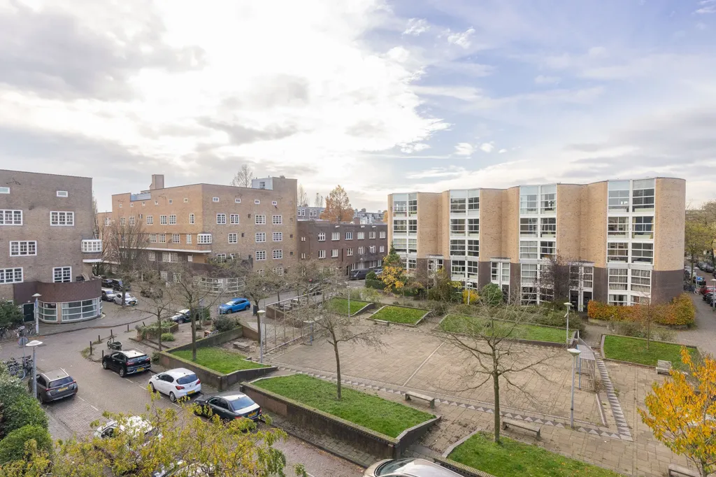 Jardin - Amsterdam School Flat with Loggia in Amsterdam-Zuid
