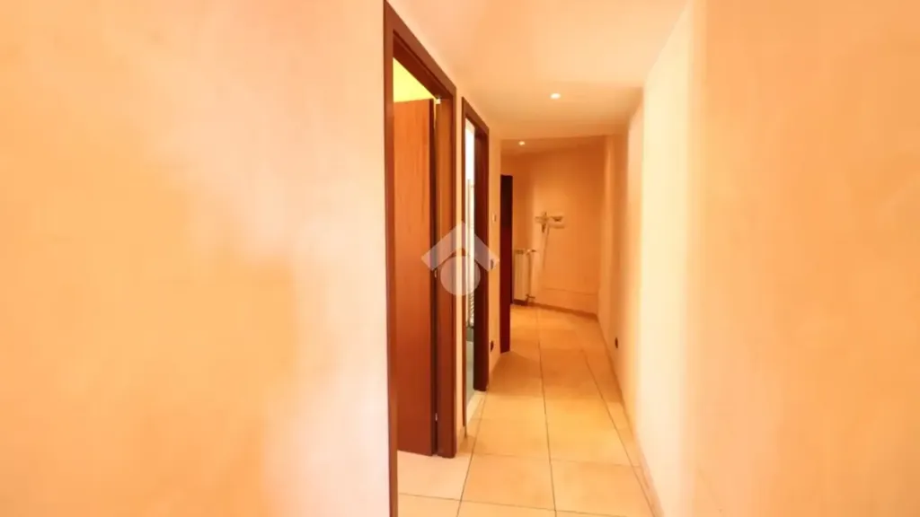 Entrée - Triplex with Balcony Views in Genzano di Roma