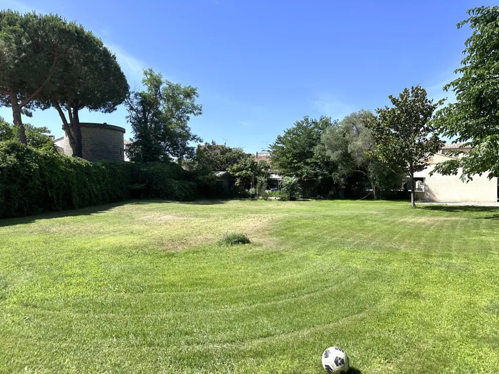 Jardin - Villa avec Piscine et Vue Canal à Aigues-Mortes