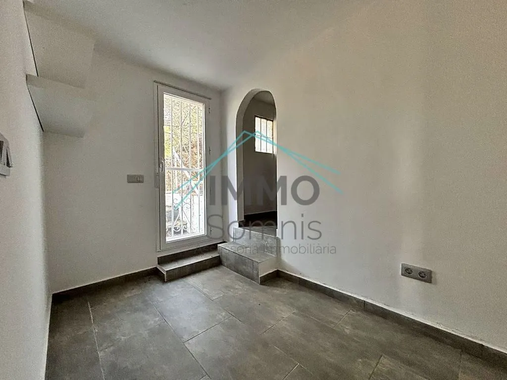 Pièces - Renovated Villa with Views in Roses