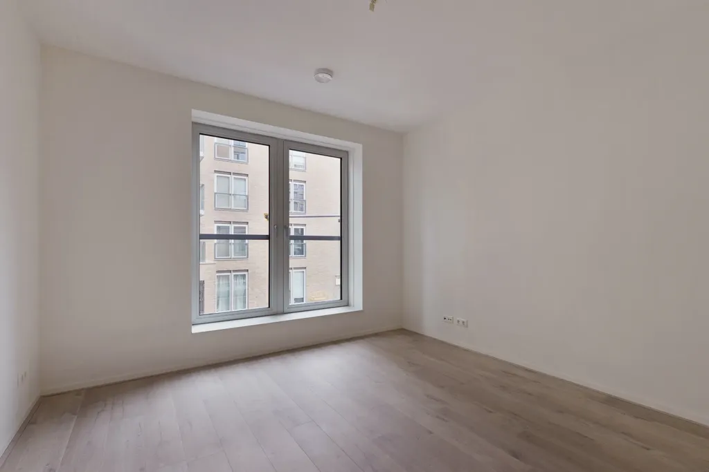 Rooms - Three-Bedroom Apartment with Balcony in Den Haag