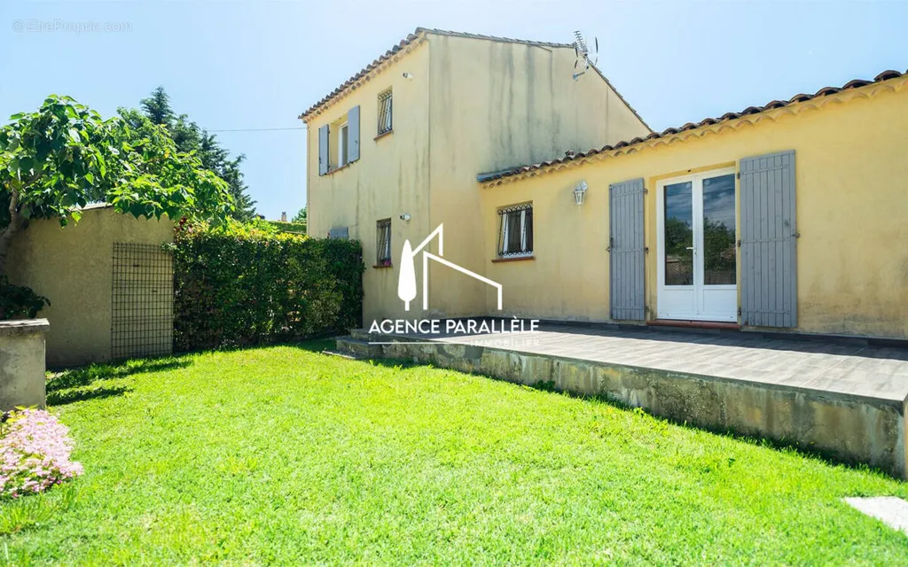 Aed - Three-Unit Apartment Complex with Private Gardens in L'Isle-sur-la-Sorgue
