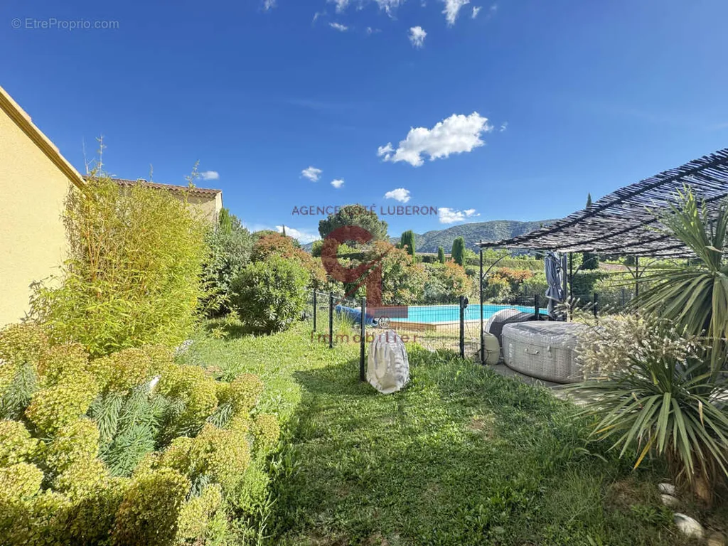 Piscine - Maison de Plain Pied avec Piscine à Maubec
