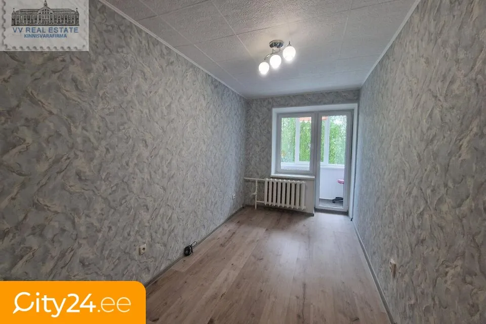 Hallway - Top Floor Apartment with Balcony in Narva