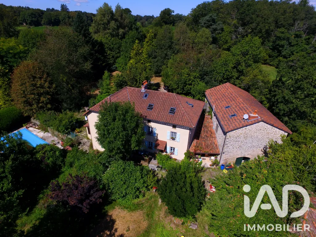 Õhuvaade - Country House with Pool in Lauresses