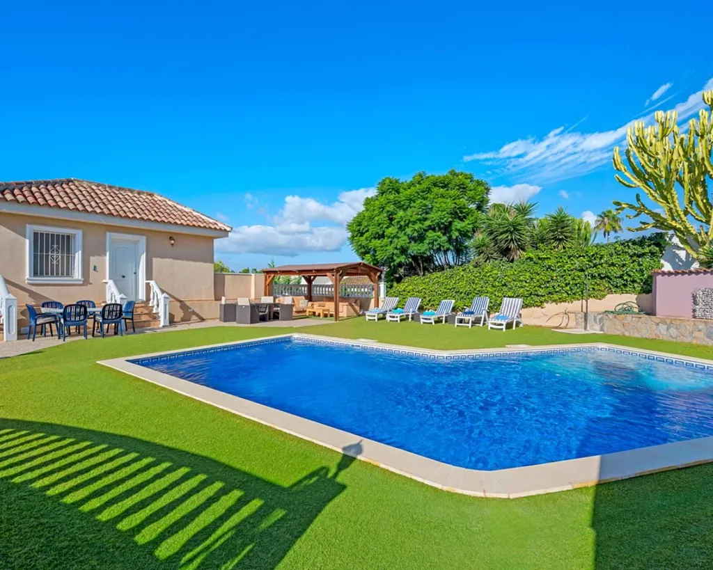 Bassein - Seven-Bedroom Villa with Pool in Ciudad Quesada