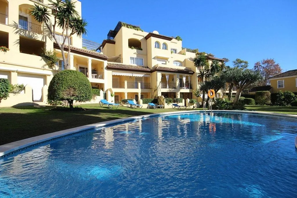 Pool - Apartment with Pool and Golf View in Guadalmina Alta