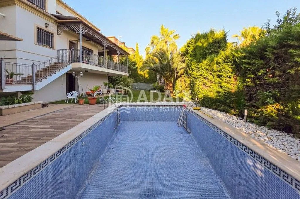Pool - Chalet with Pool in Baeza, Jaén