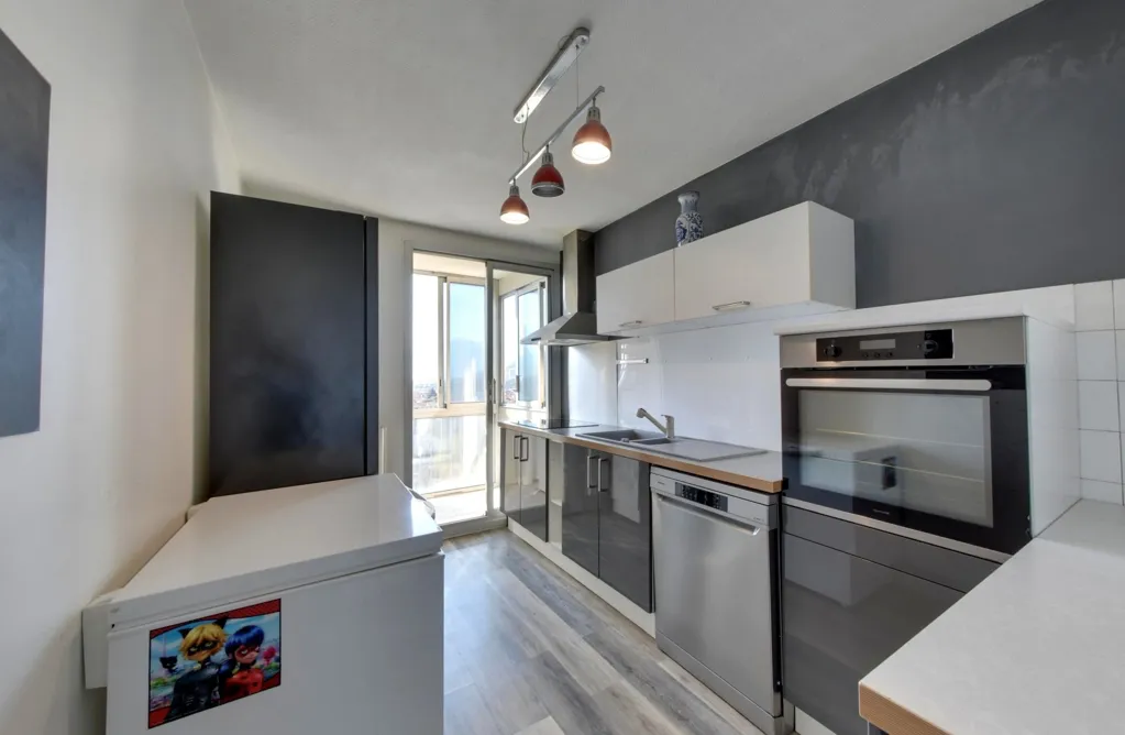 Köök - Family Flat with Balcony in Saint-Martin-d'Hères