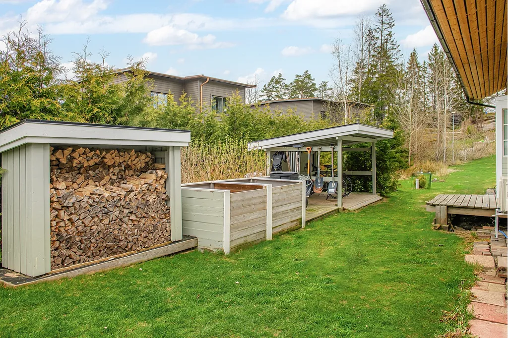 Jardin - Modern Villa with Garden in Gudö